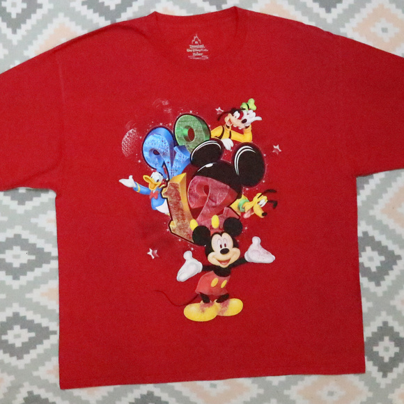 2012 Walt Disney DISNEYLAND Mickey & Friends Tee - Picture 2 of 4